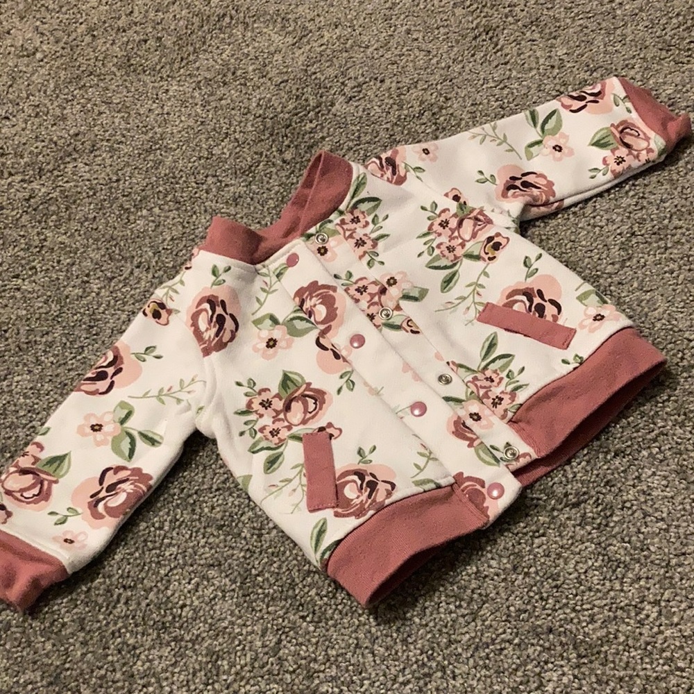 SOLD! Warm sweater 3-6 months